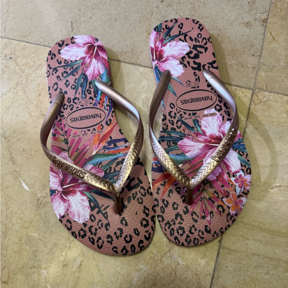 Havaianas Tropical Flowers Sandals Flip-Flops - worn maybe once or twice. S 7/8